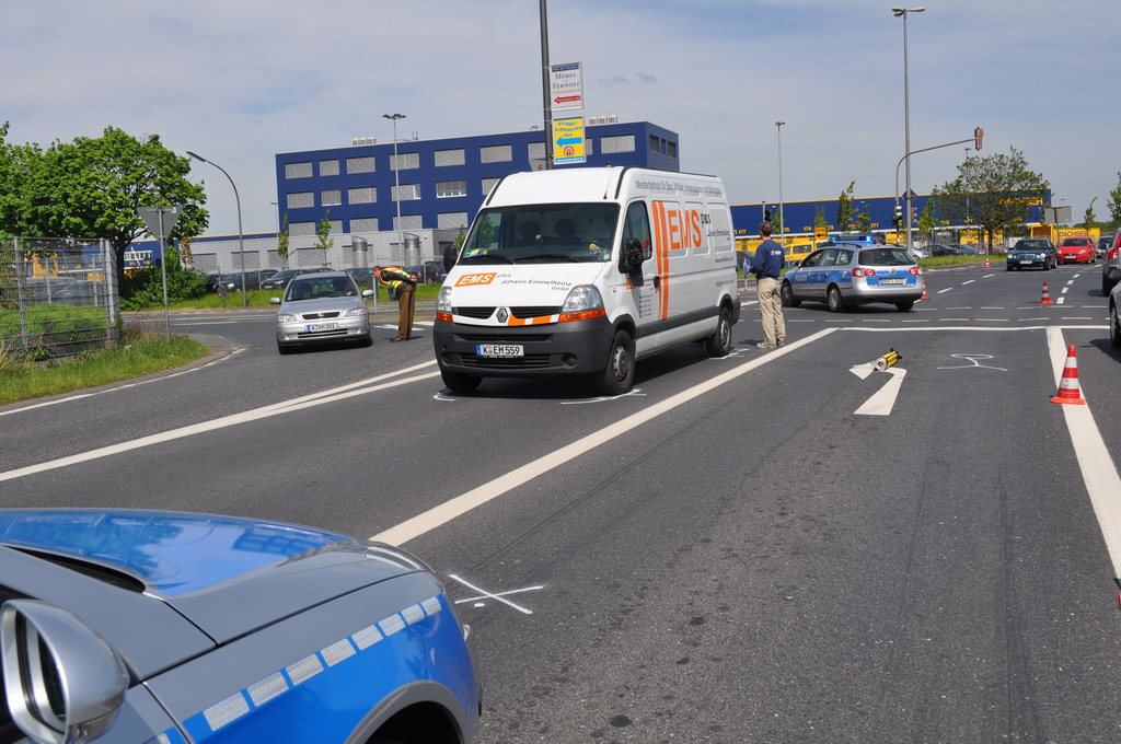 VU 14 jäh Junge angefahren Koeln Porz Gremberghoven Maarhaeuserweg P10.JPG